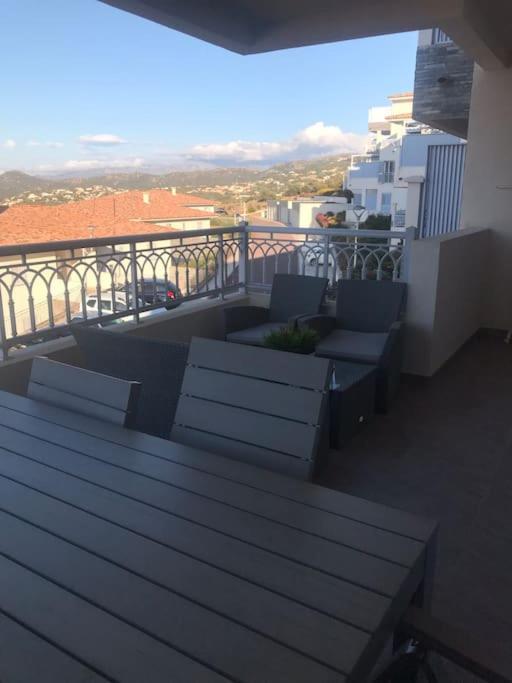 Appart Avec Terrasse Vue Sur Mer Exceptionnelle LʼÎle-Rousse Kültér fotó